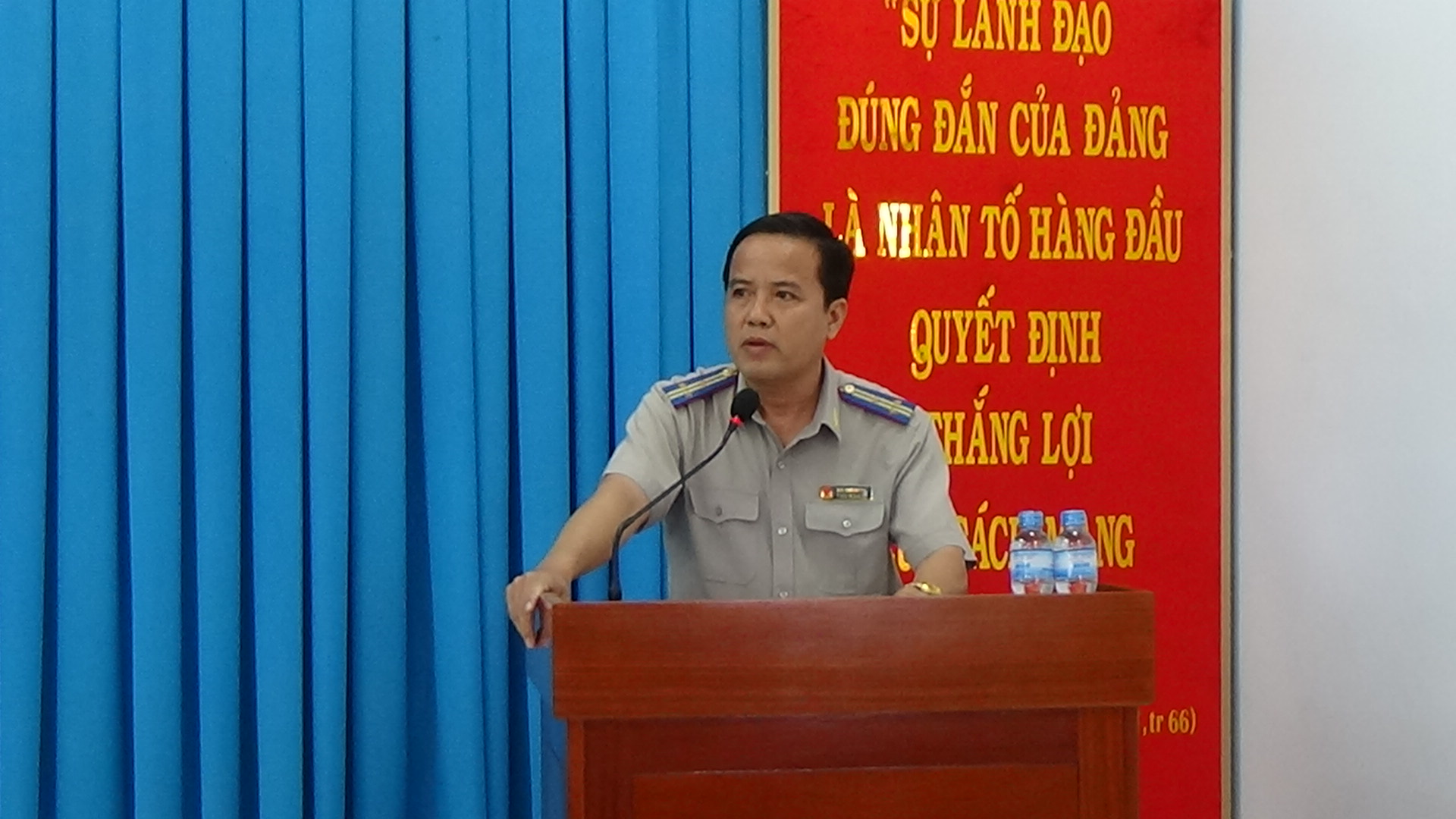 Đồng chí Bùi Phú Hưng - Cục trưởng Cục THADS tỉnh Long An kết luận và ôn lại truyền thống